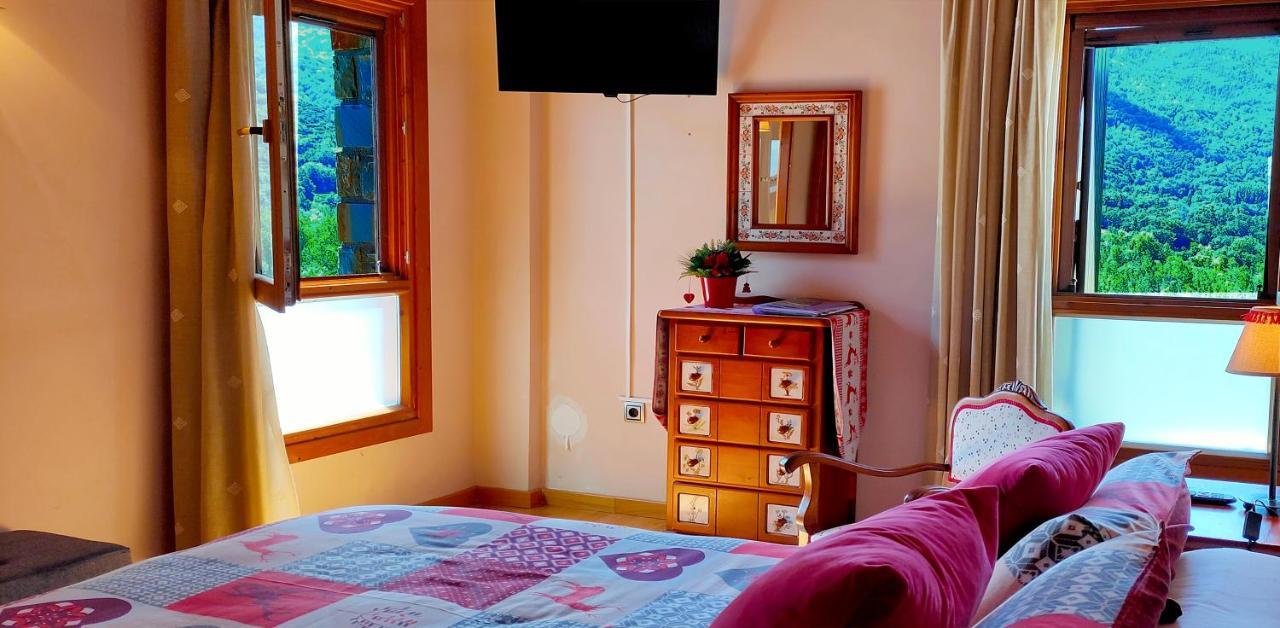 Penzion La Llardana Benasque Exteriér fotografie